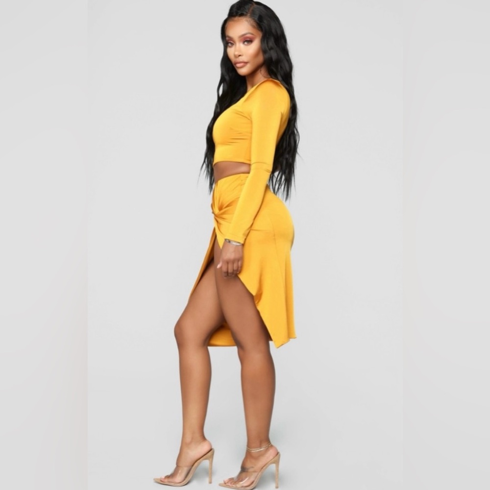NWT FASHION NOVA Women’s Looking Amazing Skirt Set Mustard Size M - Picture 2 of 11